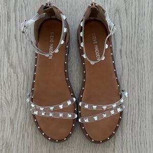 Steve Madden Travel Pyramid Stud Sandal YOUTH SIZE 2 (foot 8.25" long)